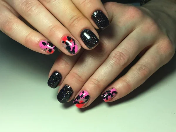 Fashionable black with pink manicure — Stock Photo, Image