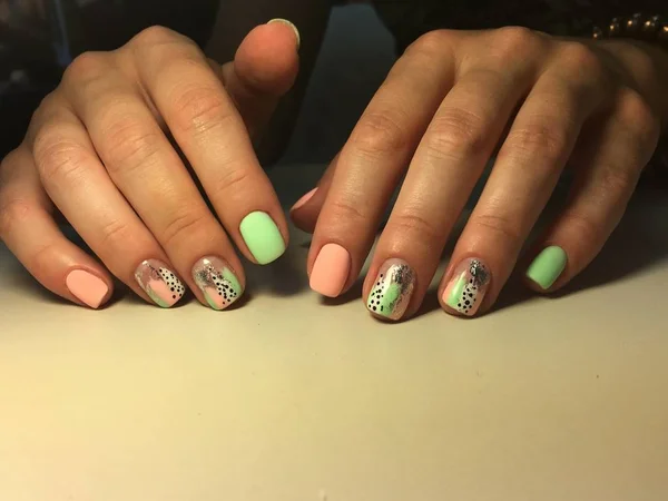 Summer bright manicure with silver and stripes design — 스톡 사진