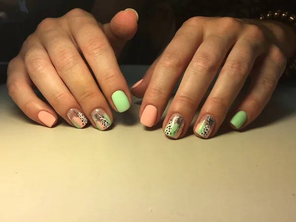 Summer bright manicure with silver and stripes design — Stock Photo, Image