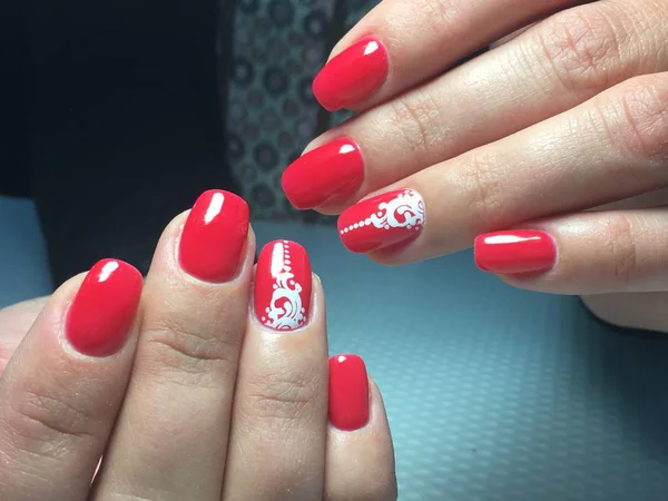 Trendy red manicure with white lace pattern — Stock Photo, Image