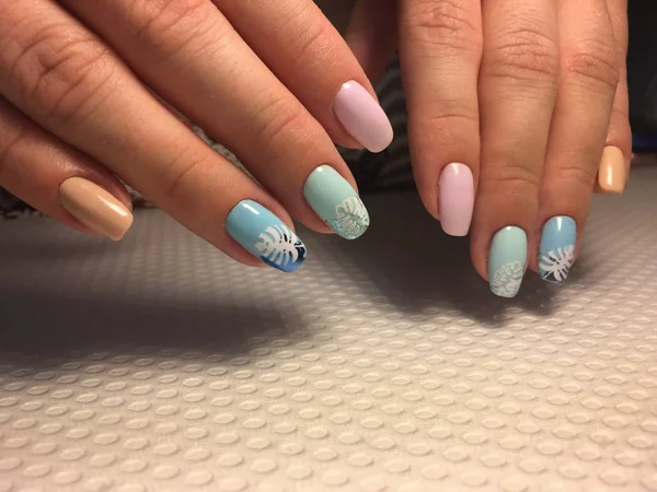 Trendy blue manicure with pink foil, Mirror glitter — стоковое фото