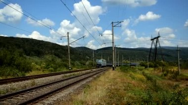 Yolcu treni ile elektrikli lokomotif