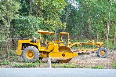 Yol silindirleri varlık silindir yüzeyi sıkıştırmak için aracın ağırlık kullanmak