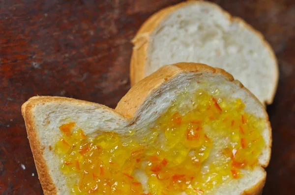 Fullkornsbröd Borste Med Apelsinmarmelad — Stockfoto