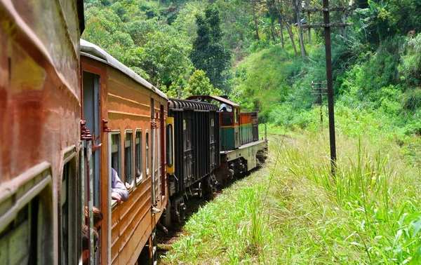Riding by train in Sri Lanka — Stock Photo, Image