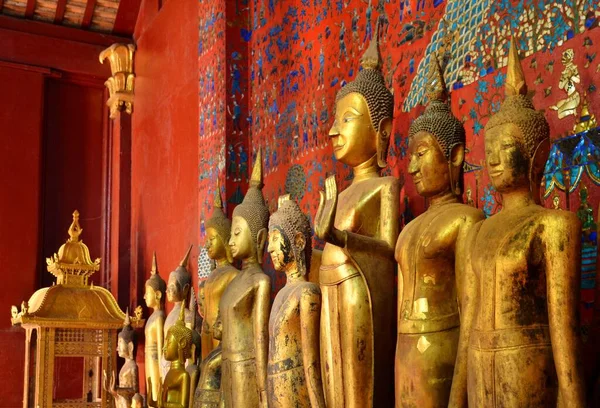 Posągi Buddy w Wat Xieng stringi — Zdjęcie stockowe