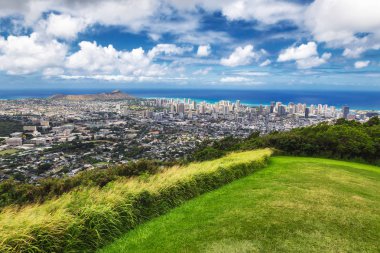 Honolulu şehri, Waikiki ve Diamond Head üzerinden Tantalos uyanık, Oahu, Hawaii görünümünü