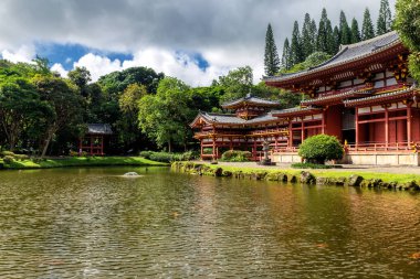 Byodo-in Japonca tapınak bir gölet, Oahu Adası, Hawaii ile