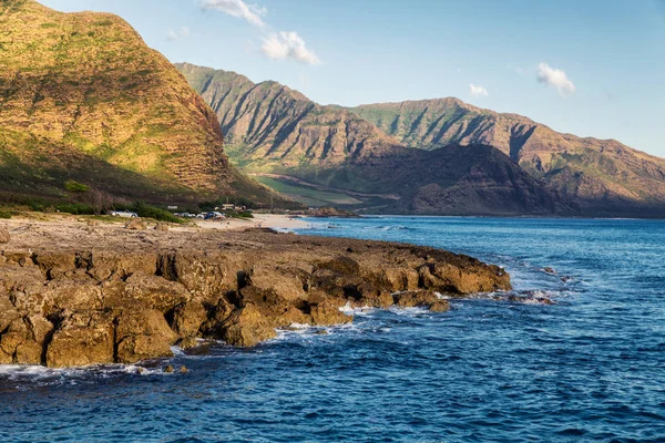 Uitzicht Rotsachtige Kustlijn Warme Avond Zonlicht Eiland Van Oahu Hawaii — Stockfoto