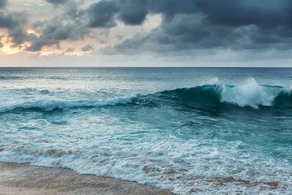 夏威夷瓦胡岛热带沙滩上美丽的海岸线 — 图库照片