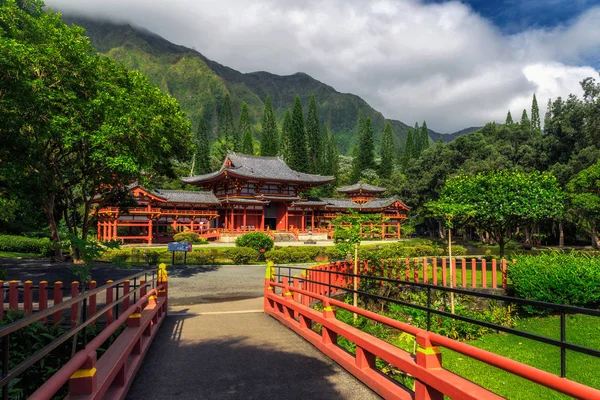 Byodo Templo Japonês Cercado Pela Bela Natureza Ilha Oahu Havaí — Fotografia de Stock