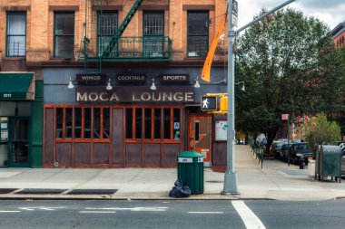 New York, ABD - Ekim, 2013: Harlem Street bölgesi Cafe ve barlar.
