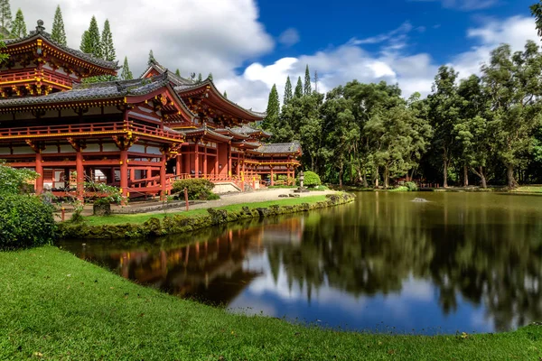 Byodo Templo Japonês Com Uma Lagoa Frente Ilha Oahu Havaí — Fotografia de Stock