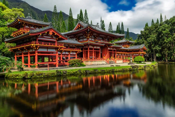 Byodo Templo Japonês Com Uma Lagoa Frente Ilha Oahu Havaí — Fotografia de Stock