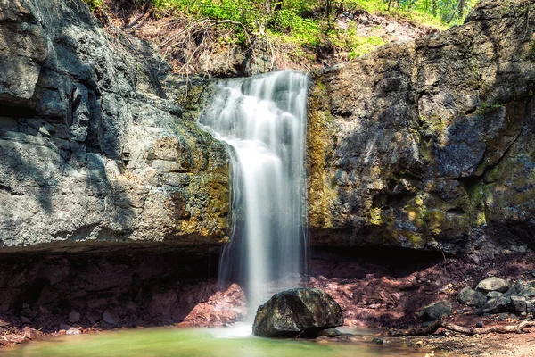 Pequena Cachoeira Floresta Perto Vladivostok Rússia — Fotografia de Stock