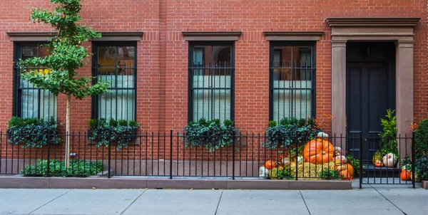 Typická Fasáda Greenwich Village Před Halloween Dýní Dveří — Stock fotografie