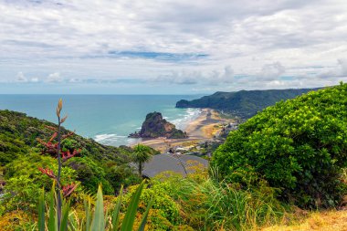 Piha plaj manzarası, Batı Sahili Auckland, Yeni Zelanda