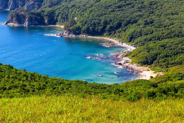 Veduta Della Spiaggia Con Acqua Turchese Verdi Colline Nell Estremo — Foto Stock