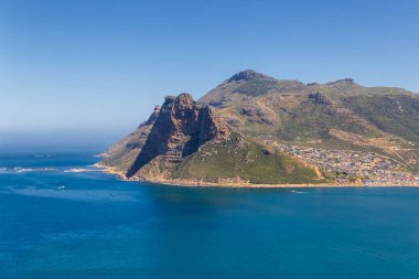 Hout Bay kayalık sahil görünümü Cape Town manzaralı sürücüden