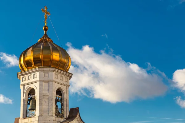 Καμπάνα Πύργος Του Καθεδρικού Ναού Του Σωτήρος Στη Μόσχα Φόντο — Φωτογραφία Αρχείου
