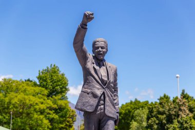 Paarl, Güney Afrika - Kasım, 2018: heykel, Nelson Mandela Drakenstein hapishane yakınındaki