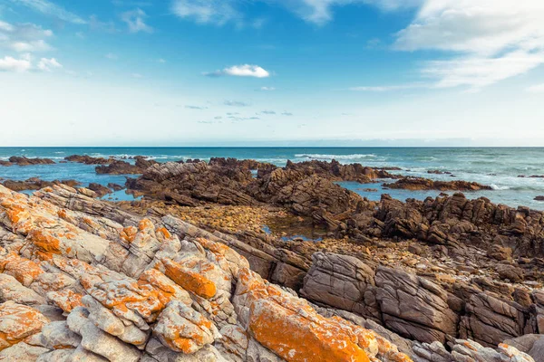 Cape Agulhas Nejjižnější Bod Afriky Skalnaté Pobřeží Mořských Vln — Stock fotografie