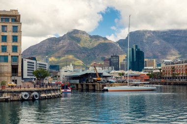 Cape Town Liman Manzaralı yatlar ve şehir merkezi ofis binaları