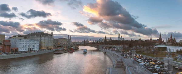 Panorama Des Wunderschönen Sonnenuntergangs Über Dem Fluss Moskva Stau Der — Stockfoto