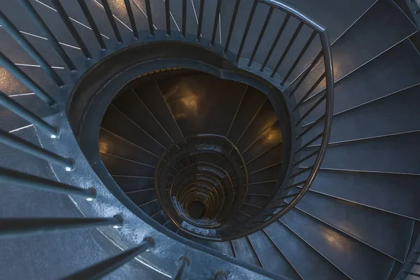 Sarmal metal merdiven üstten görünüm