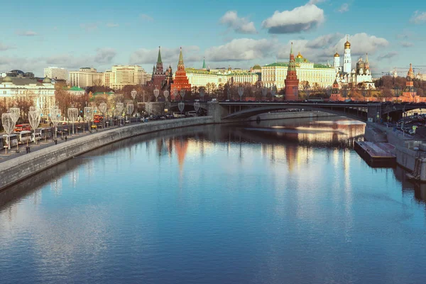 Moskva Fluss Und Kremlin Blick Von Der Brücke — Stockfoto