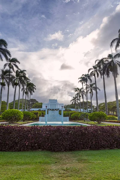 Oahu Usa Juni 2018 Laie Tempel Met Prachtige Fonteinen Zonsondergang — Stockfoto
