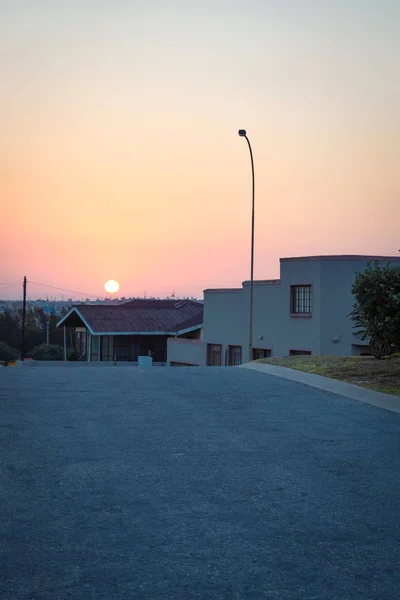 Δρόμος Στο Ηλιοβασίλεμα Μικρή Πόλη Στη Νότια Αφρική — Φωτογραφία Αρχείου
