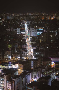 Seoul, Kore - Mart, 2019: akşam Songpa-gu bölge görünümünü ve gıda sokak ışıkları