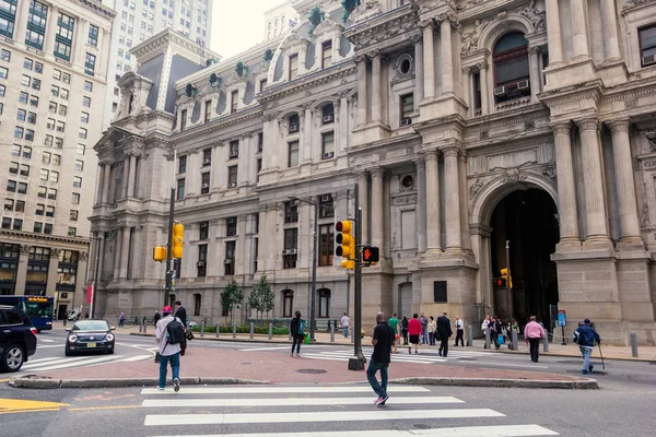 Philadelphia Usa Ottobre 2015 Persone Strade Filadelfia Vicino All Edificio — Foto Stock