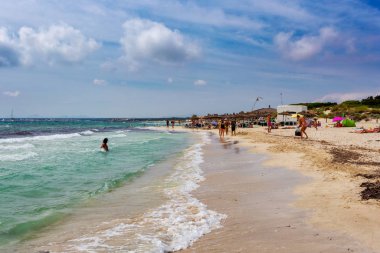 Mallorca, Ispanya-Haziran, 2016: Es Trenc-Mallorca adasında turkuaz su ile güzel plaj, Ispanya