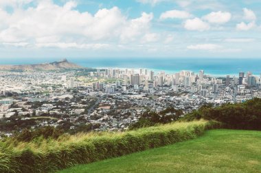 Honolulu şehri, Waikiki ve Diamond Head üzerinden Tantalos uyanık, Oahu, Hawaii görünümünü