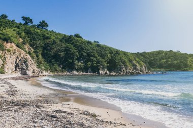 Güzel plaj turkuaz su ve Beyaz Rusya'nın Uzakdoğu kuma ile