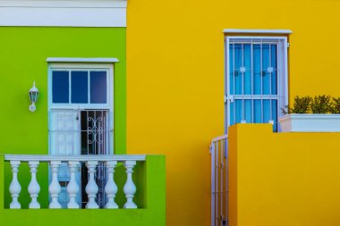 Sarı ve yeşil renkli cephe eski Bo Kaap alanında, Cape Town house