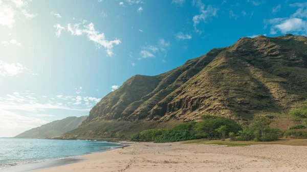 Tropical Makua Beachview Met Bergen Blauwe Hemel Oahu Island Hawaii — Stockfoto