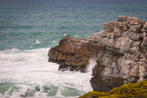 Costa Rocciosa Dell Oceano Della Città Hermanus Sud Africa — Foto Stock