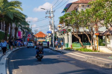 Bali, Endonezya - Temmuz, 2019: Seminyak Sokakları, Bali adasında popüler sahil kasabası