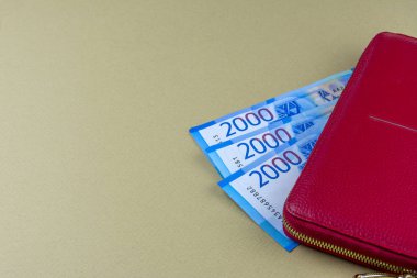 Rus banknotlar 2000 ruble banknottan. Nakit