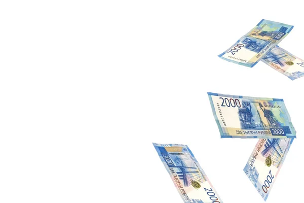 在白色背景上隔离 俄罗斯现金钞票在面额2000年卢布 — 图库照片