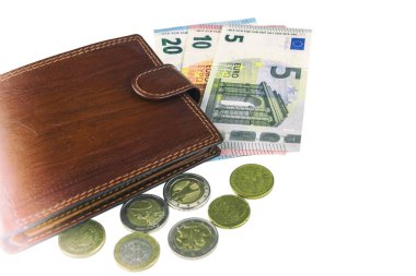 Beyaz izole et. AB para. Banknot 5, 10, 20 Euro. Biraz bozukluk. Adamın kahverengi cüzdan yumuşak odak
