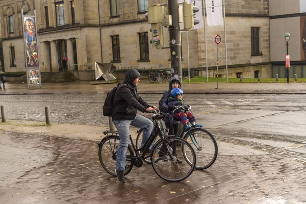 Brême Allemagne Novembre 2017 Famille Vélo Avec Petit Garçon Dans — Photo