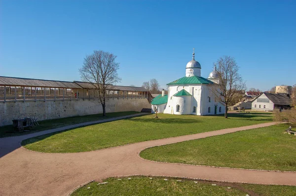 Fortaleza Antiga Cidade Izborsk Região Pskov Rússia Templos Território Primavera — Fotografia de Stock