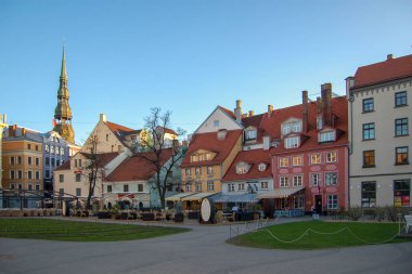 Riga, Letonya. 01 Mayıs 2017. Bahar zaman içinde tarihi kent Meydanı