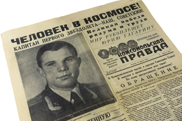 SSCB Komsomolskaya Pravda 13 Nisan 1961, özgün gazeteden gün uçuş sonrası serbest. Adedi: Adam uzayda. İlk yıldız gemisi kaptanı bizimdir, Sovyetler. Dünya Yuri Gagarin alkışlar.