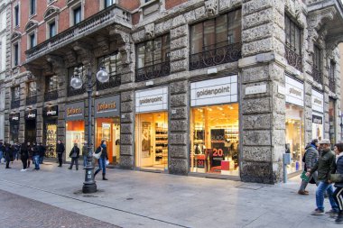 Milano, Italya, 23 Kas 2017. Milano 'nun Merkezi bölümü, Solaris Shop