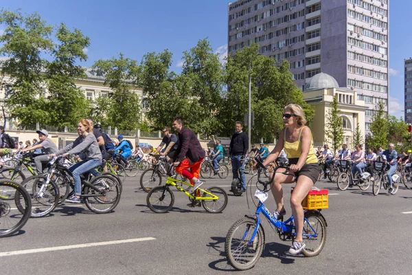 Moscou. La Russie. 19 mai 2019. Moscou Cyclisme festival 2019. Cyclistes dans les rues . — Photo